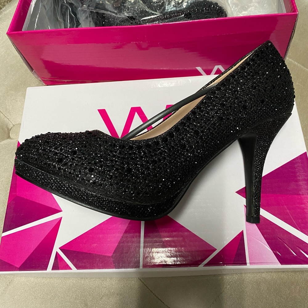 Women’s black platform pumps